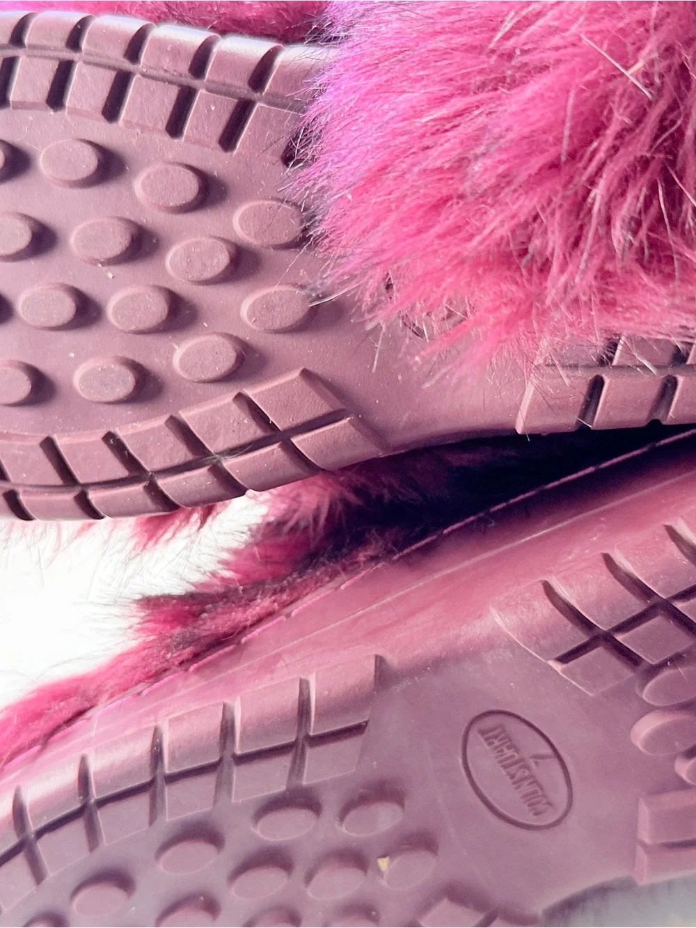 Colin Stuart Deep Burgundy Faux Fur Pom Pom Winter Boots Women’s Size 7 Y2K